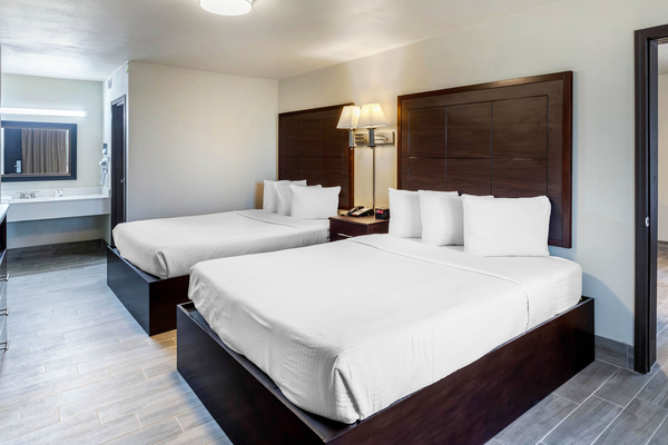 2 Queen Beds with Kitchen Suite Photo 1