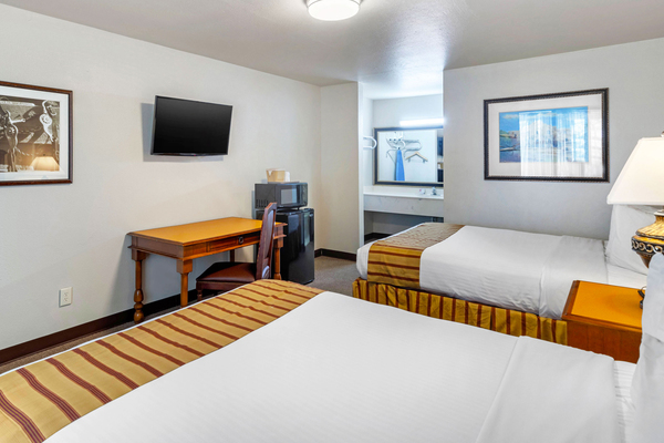 2 Queen Beds Nonsmoking Photo 2