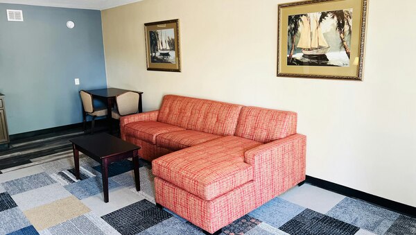 2 Queen Beds with Kitchen Suite Photo 3